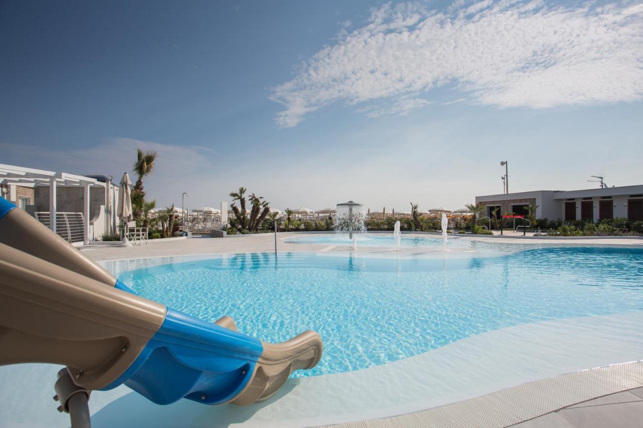 Mediterraneo Hotel & Suites Cattolica Exterior photo