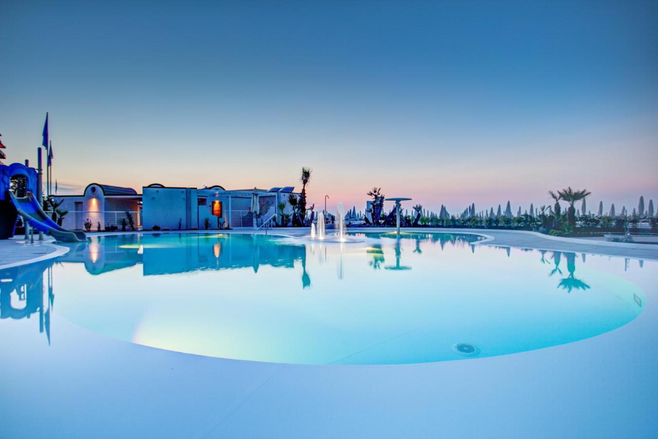 Mediterraneo Hotel & Suites Cattolica Exterior photo