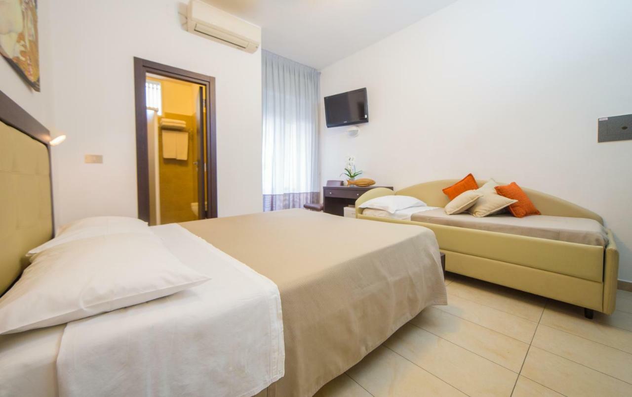 Mediterraneo Hotel & Suites Cattolica Exterior photo