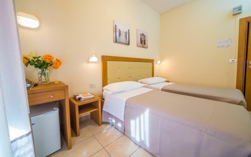 Mediterraneo Hotel & Suites Cattolica Exterior photo