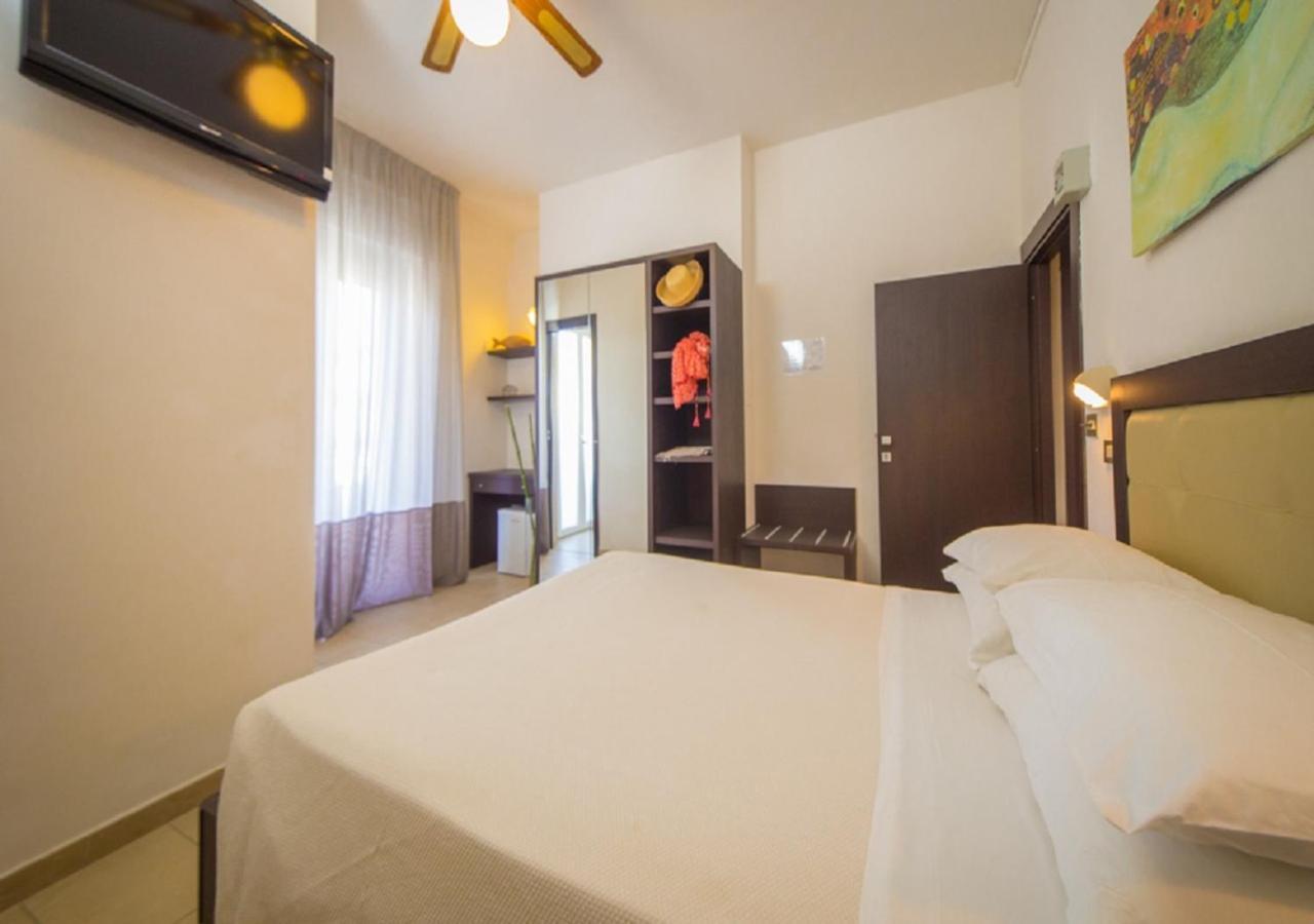 Mediterraneo Hotel & Suites Cattolica Exterior photo