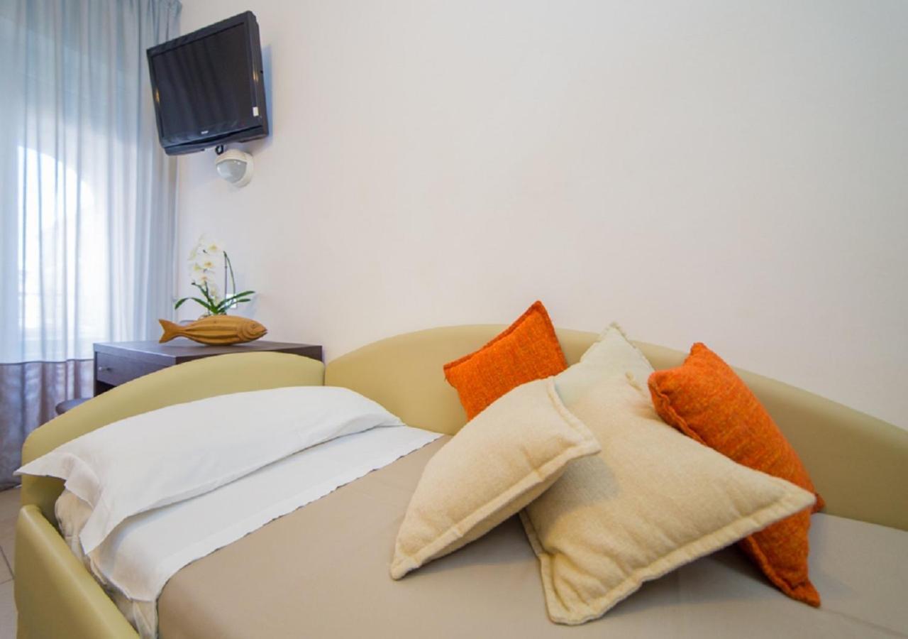 Mediterraneo Hotel & Suites Cattolica Exterior photo