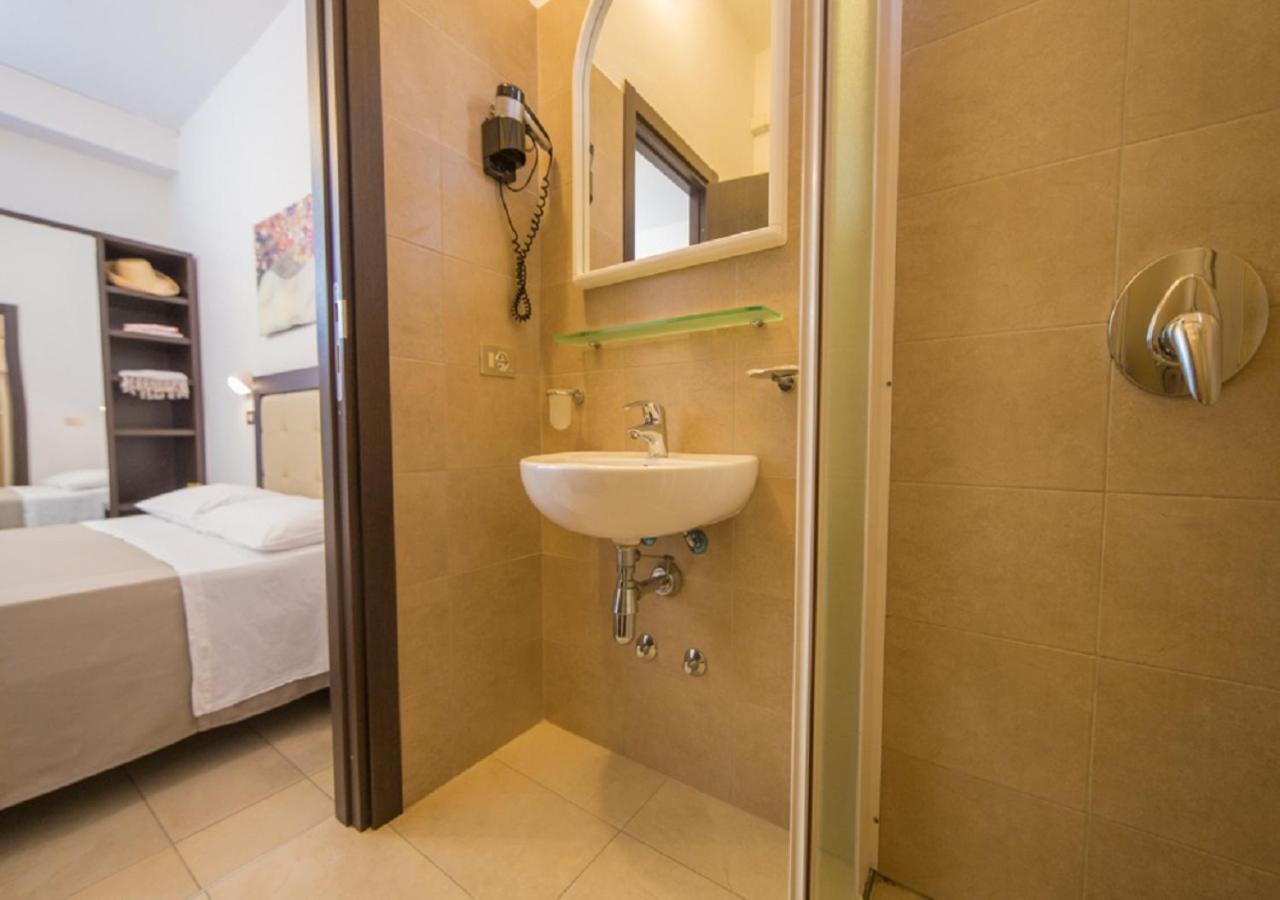 Mediterraneo Hotel & Suites Cattolica Exterior photo