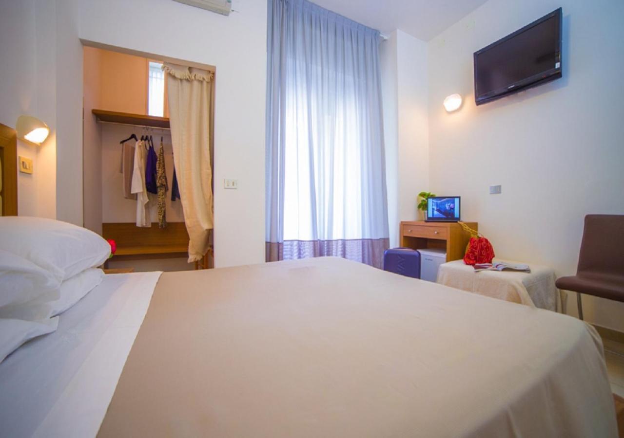 Mediterraneo Hotel & Suites Cattolica Exterior photo