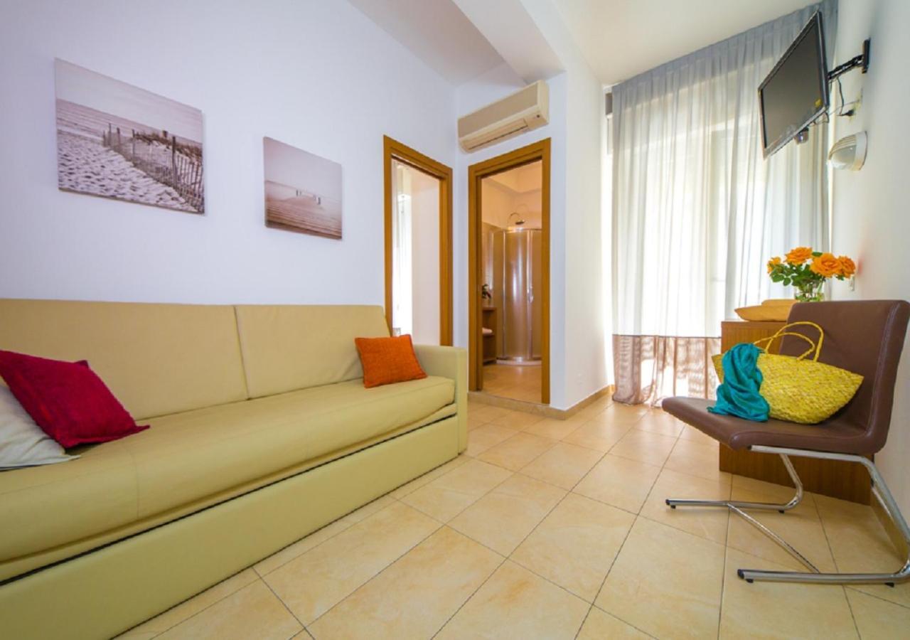 Mediterraneo Hotel & Suites Cattolica Exterior photo